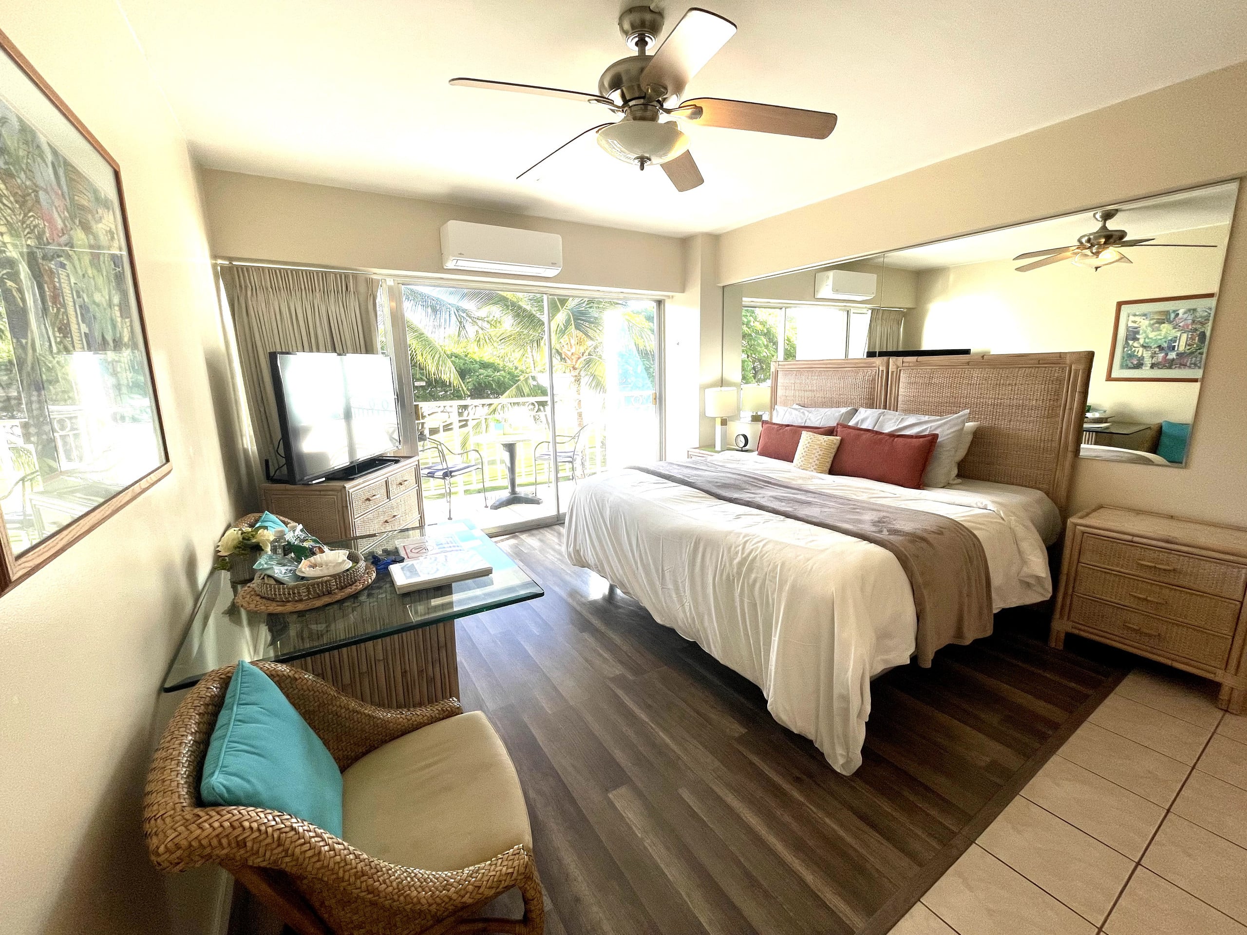 Condo in Honolulu · ★4.72 · Studio · 1 bed · 1 private bath - Image 9
