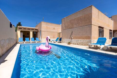 Roberto - Walk To Amenities / Pool / Wifi