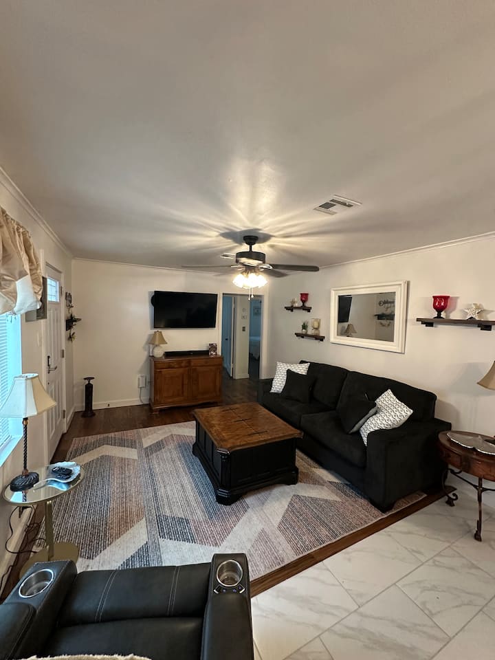 Rose District Red Door Bungalow - Broken Arrow, OK