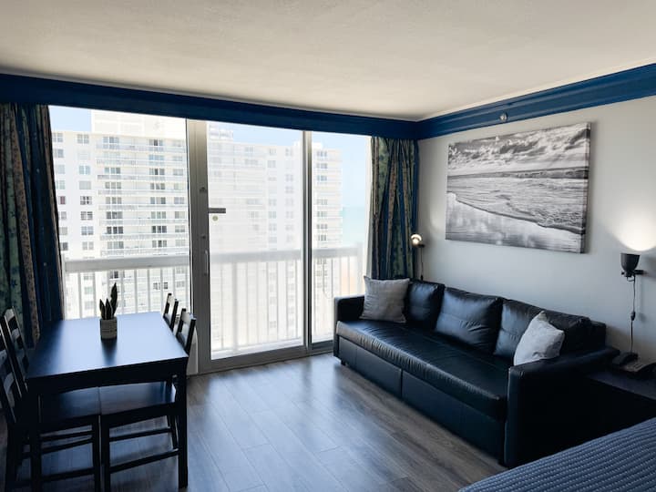 The Loft | High Floor Studio | Daytona Views - Daytona Beach, FL