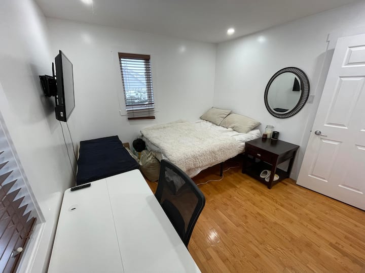 Chambre Avec Bureauaccès Piscine, Cuisine & Plus! - Gatineau