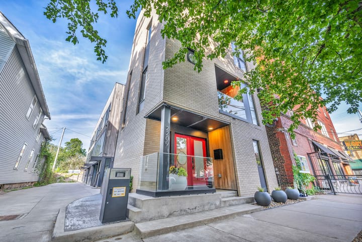 Luxury Rooftop Oasis Tremont: Sauna & Cold Plunge - Cleveland