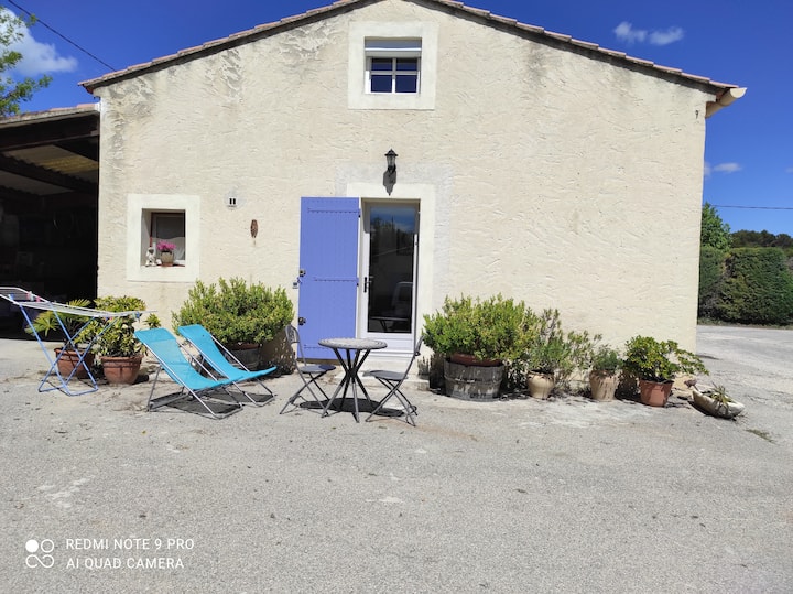 Studio at the foot of Mont Ventoux