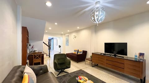 Neveu:The Library, 3 bedrooms Apt@MRT Sutthisan