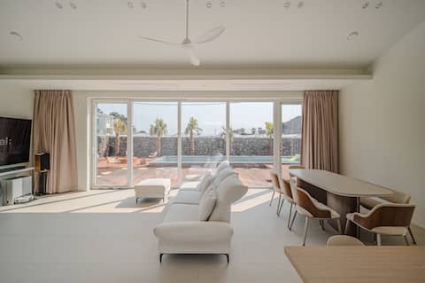 Light-filled stay
In a resting space filled with warm light~heal