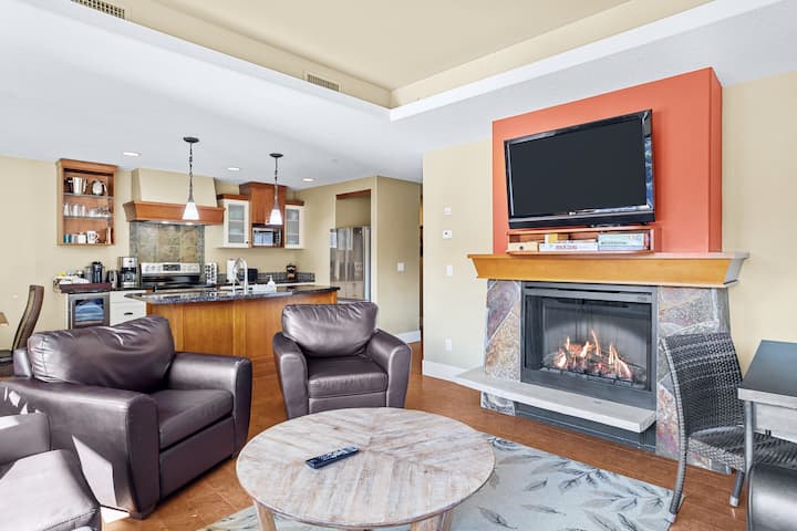 Majestic 3br Retreat | Mtn Views, Hot Tub, Pool - Alberta