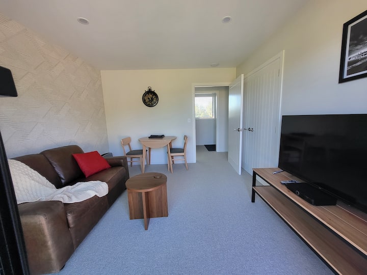 Relax On Reservoir - Oamaru