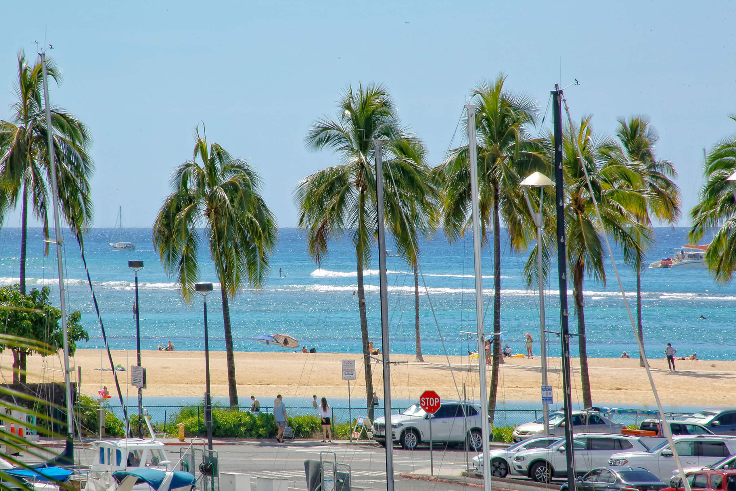 Condo in Honolulu · ★4.76 · 1 bedroom · 2 beds · 1 private bath - Image 23