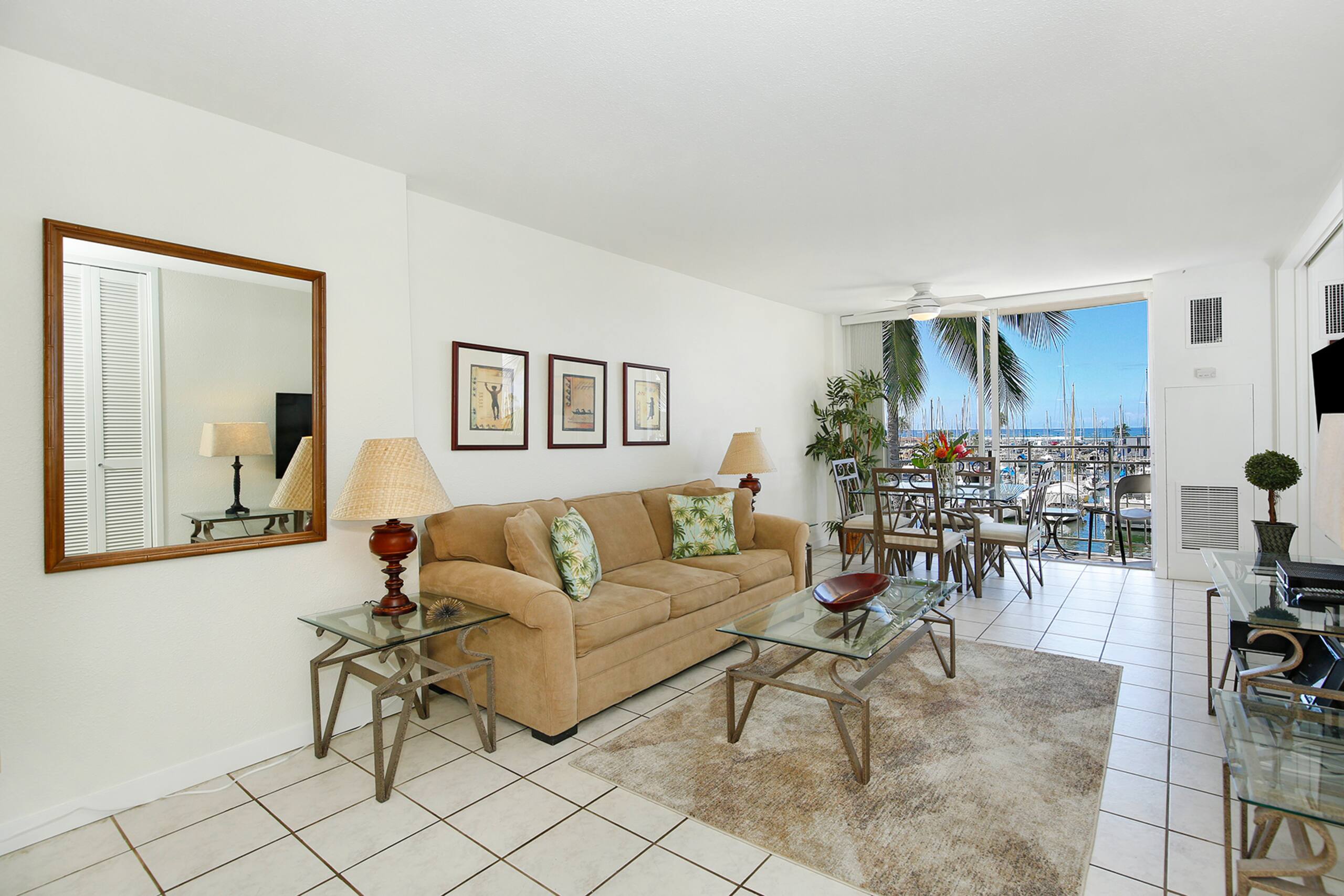 Condo in Honolulu · ★4.76 · 1 bedroom · 2 beds · 1 private bath - Image 7