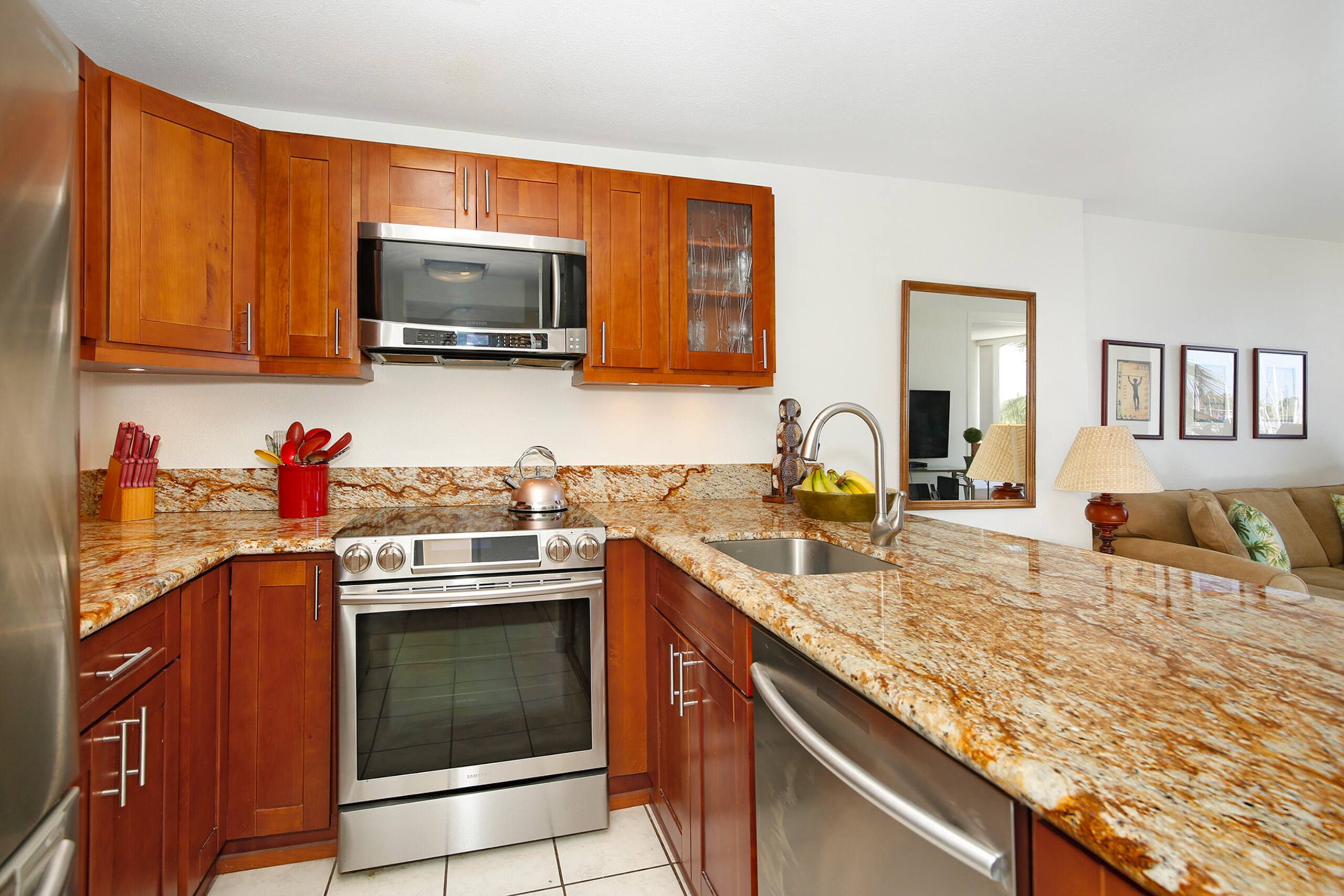 Condo in Honolulu · ★4.76 · 1 bedroom · 2 beds · 1 private bath - Image 10