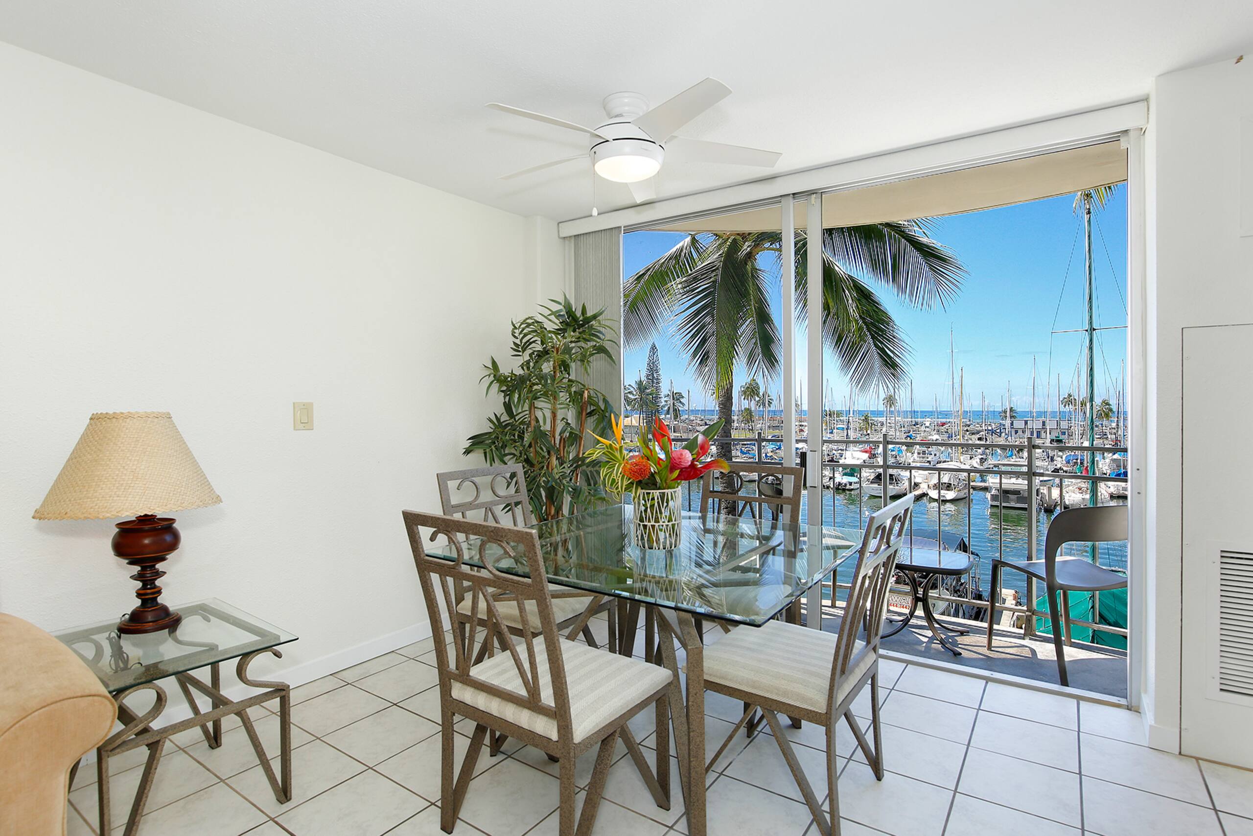 Condo in Honolulu · ★4.76 · 1 bedroom · 2 beds · 1 private bath - Image 13