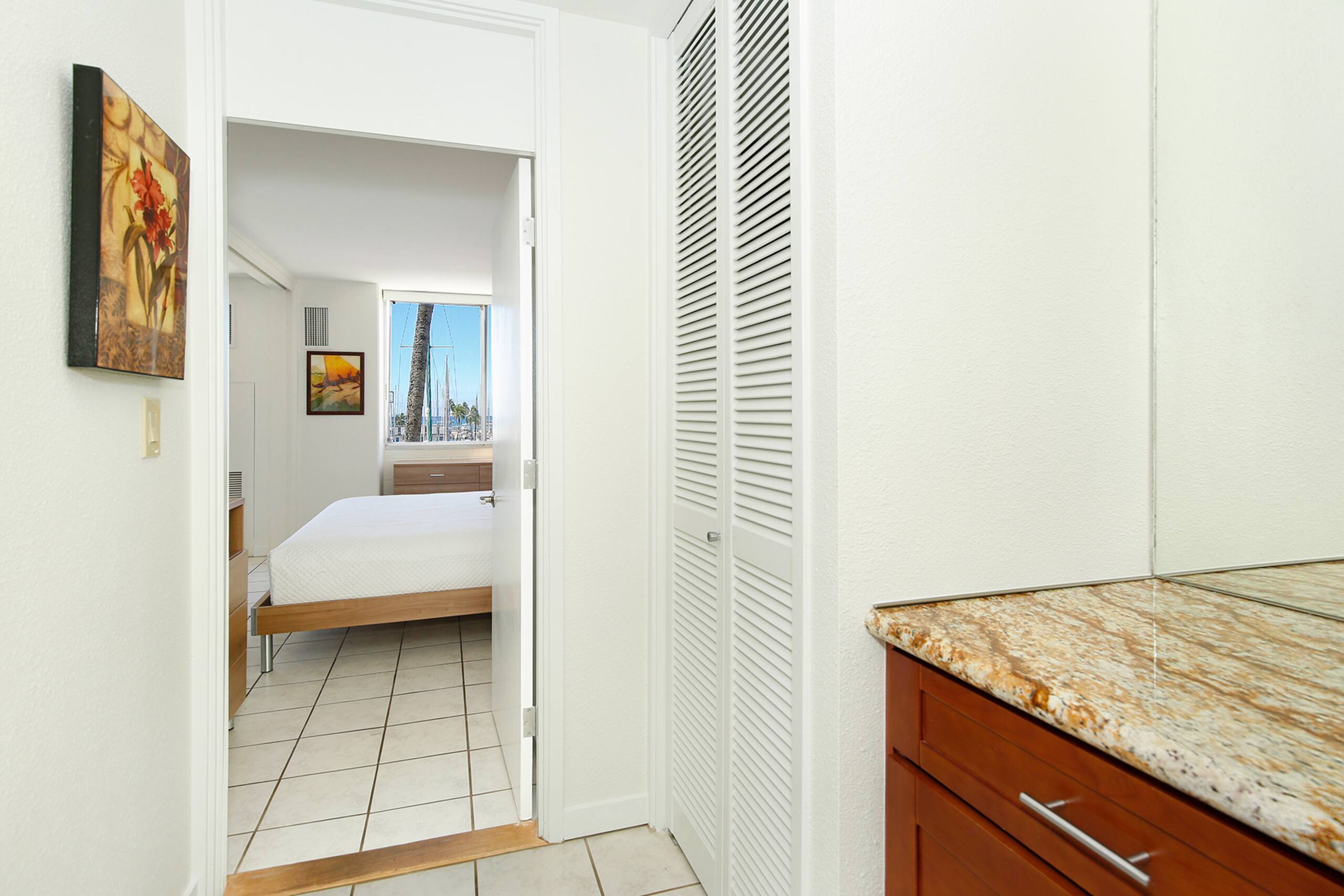 Condo in Honolulu · ★4.76 · 1 bedroom · 2 beds · 1 private bath - Image 18