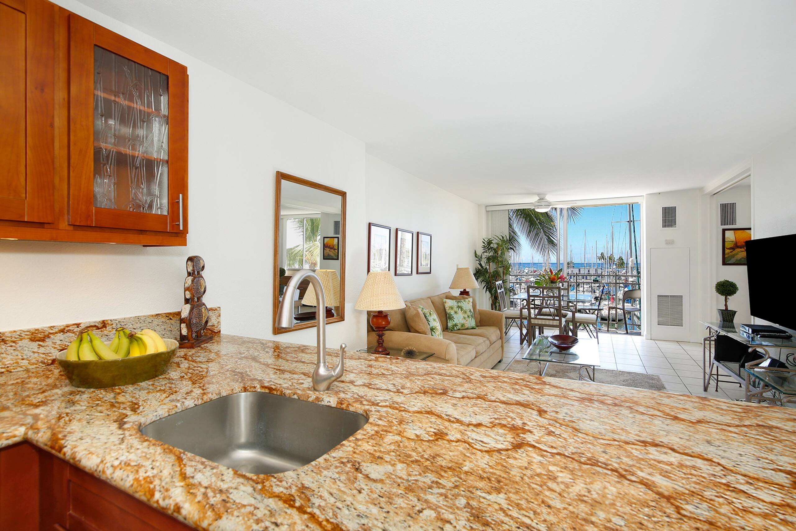Condo in Honolulu · ★4.76 · 1 bedroom · 2 beds · 1 private bath - Image 11