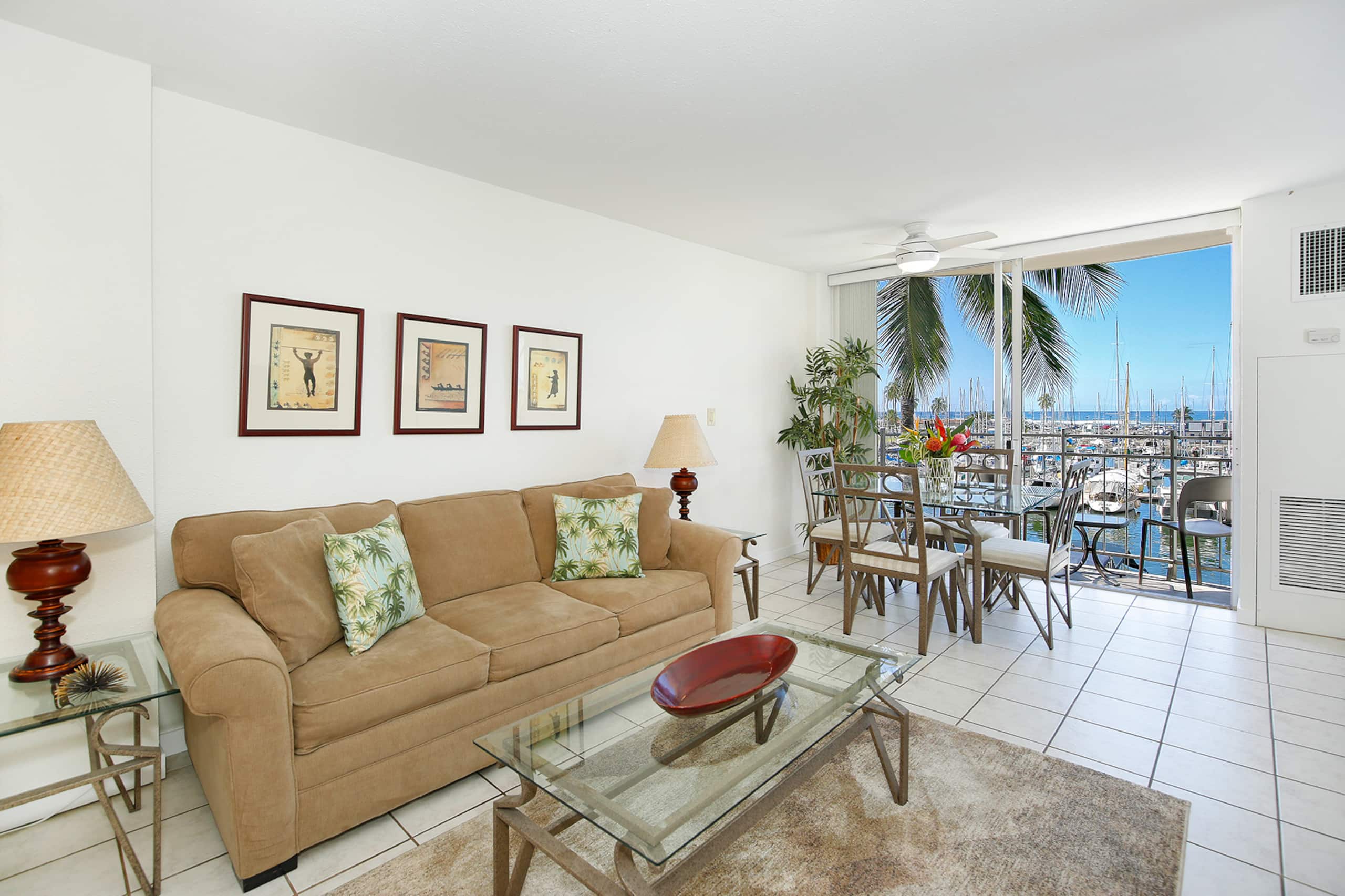 Condo in Honolulu · ★4.76 · 1 bedroom · 2 beds · 1 private bath - Image 4