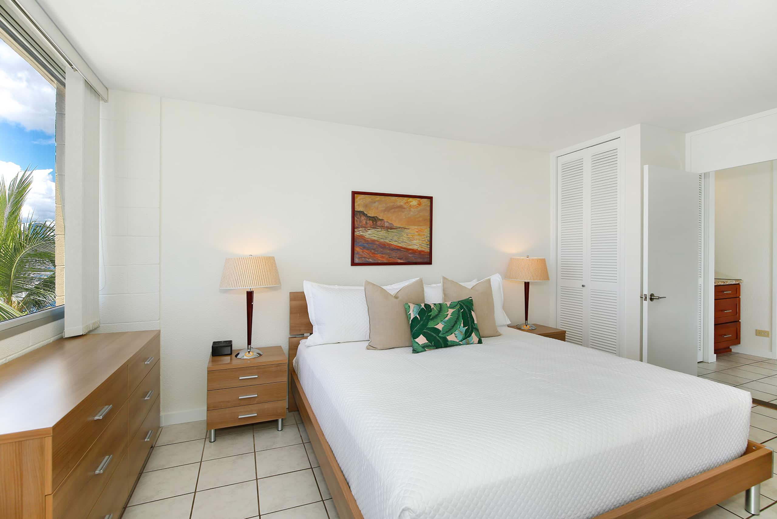 Condo in Honolulu · ★4.76 · 1 bedroom · 2 beds · 1 private bath - Image 16