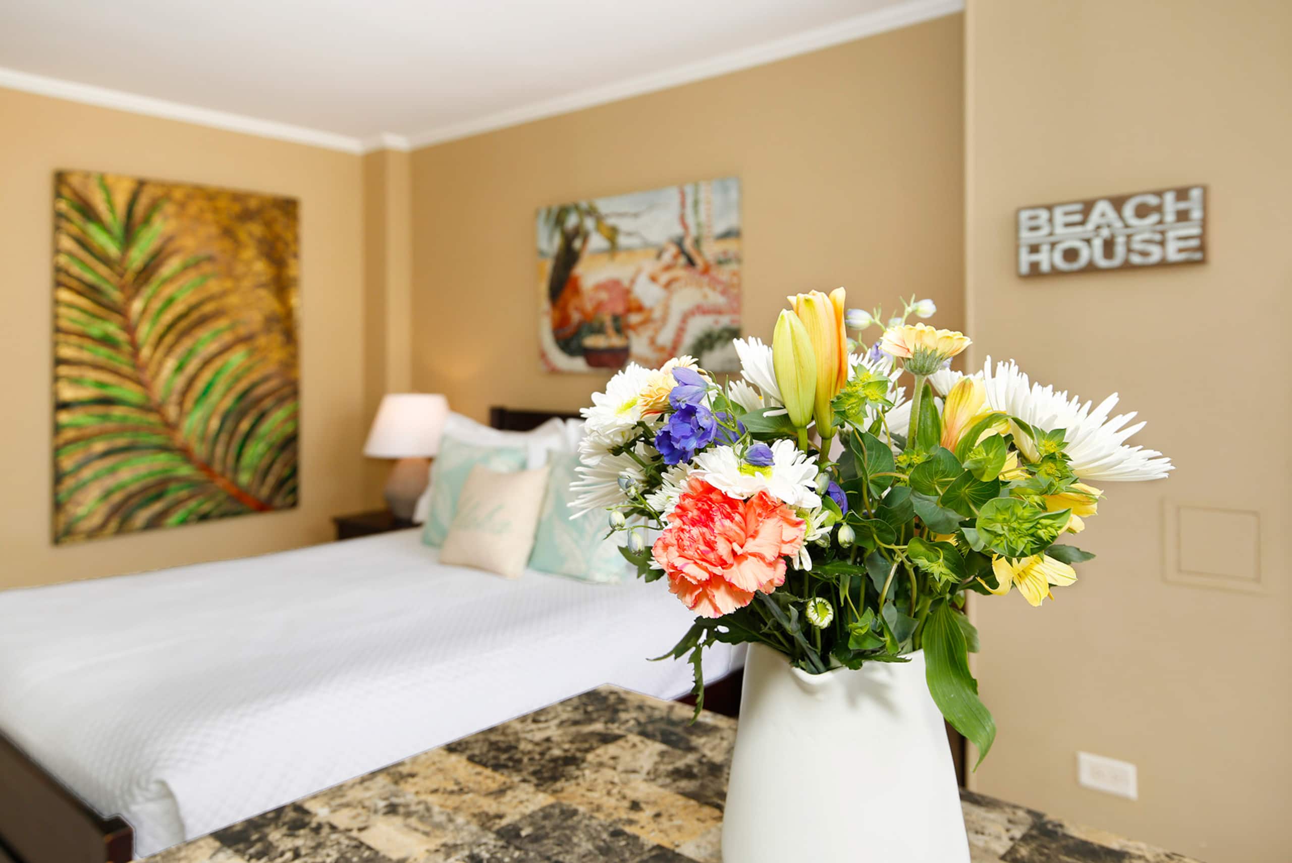 Condo in Honolulu · ★4.47 · Studio · 1 bed · 1 private bath - Image 13