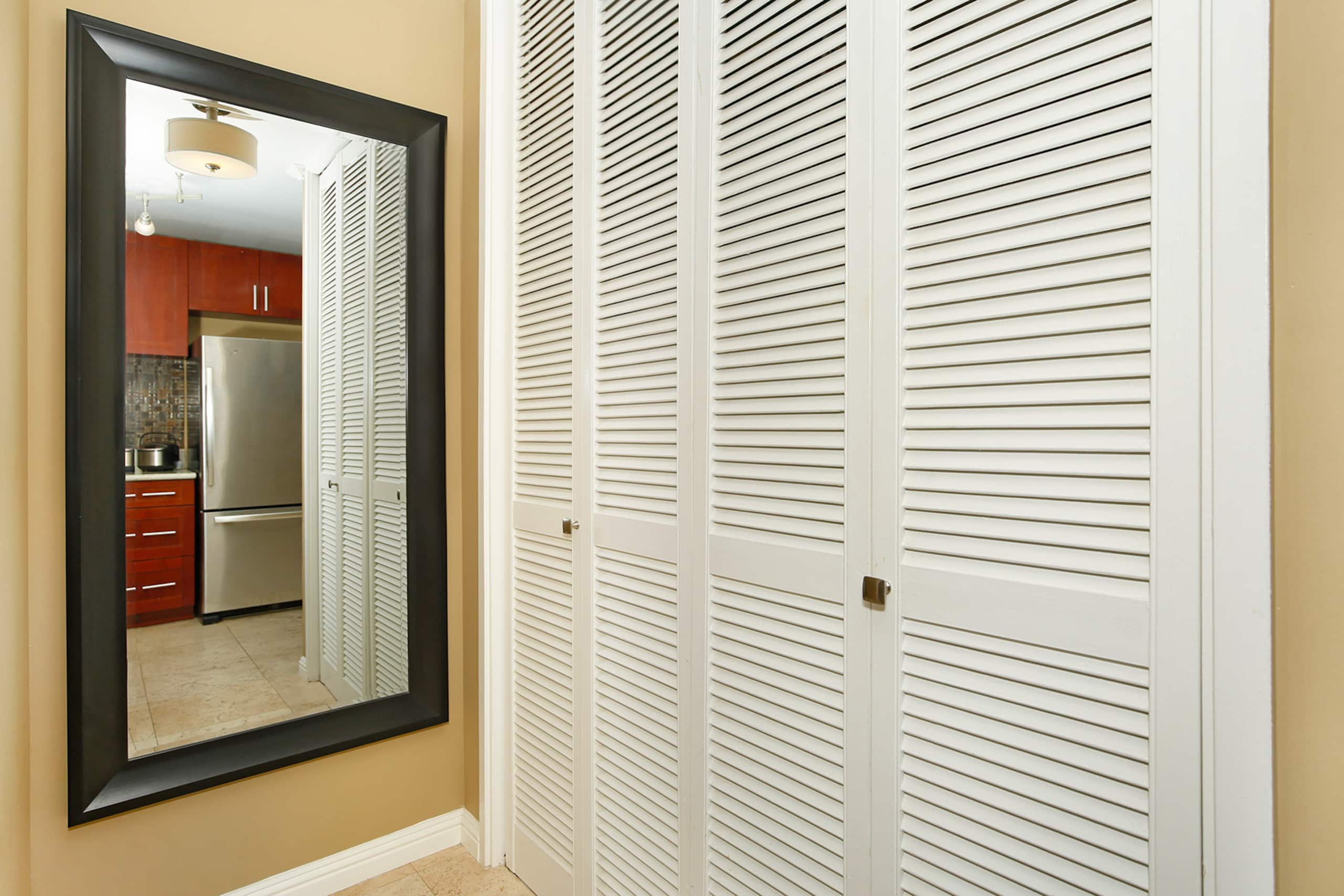 Condo in Honolulu · ★4.47 · Studio · 1 bed · 1 private bath - Image 10