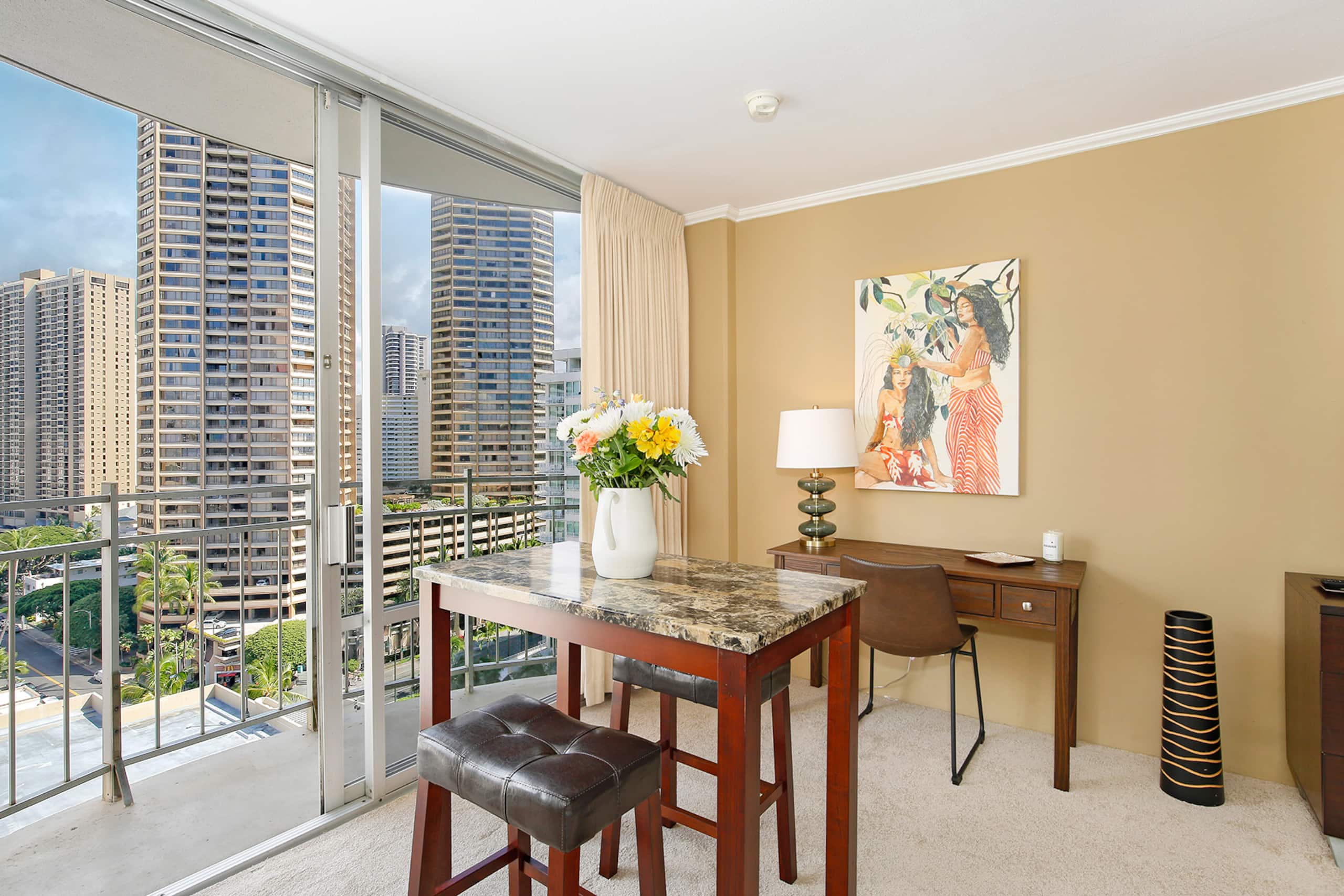 Condo in Honolulu · ★4.47 · Studio · 1 bed · 1 private bath - Image 7