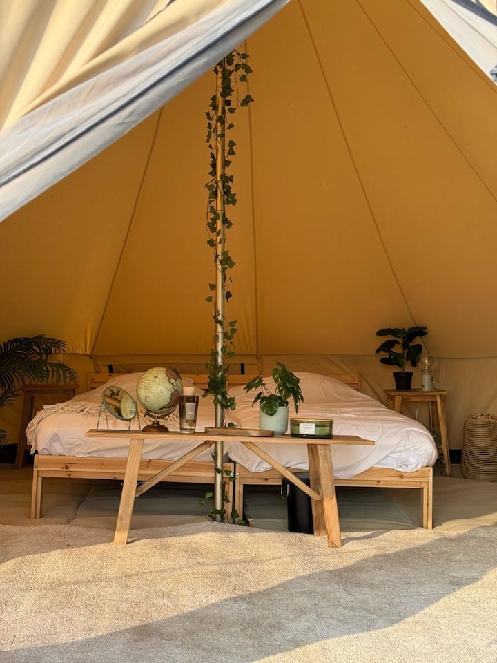 Private Glamping With Hot Tub & View - Eeklo