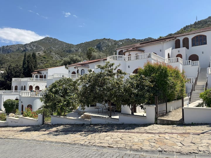 Bellapais Heritage Homes E1a - 凱里尼亞