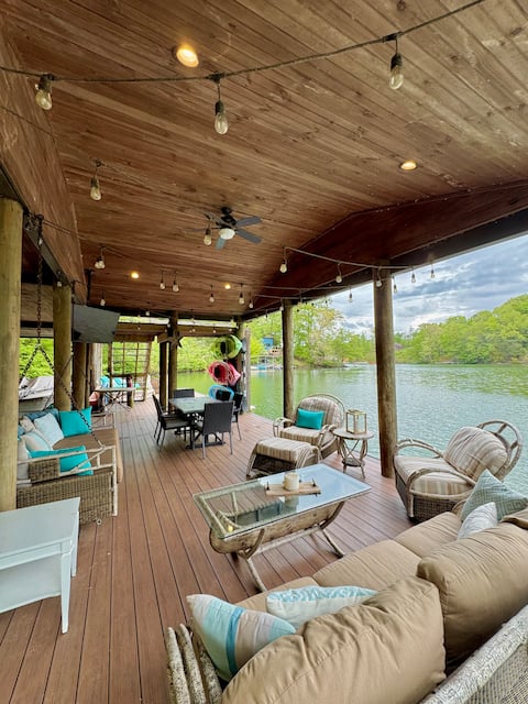 New Spring Deals-Lakefront & Updated Amazing Dock!