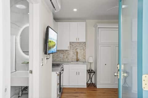 Top performing Airbnb: Guest Studio with Outdoor Area in Encanto Neighborhoods