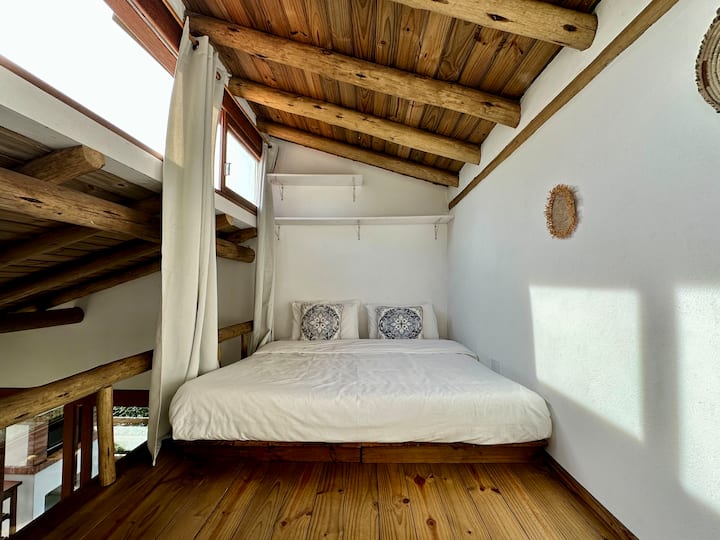 Camera da letto 3, in soppalco. 
Con la possibilità di un letto matrimoniale e due letti singoli. 