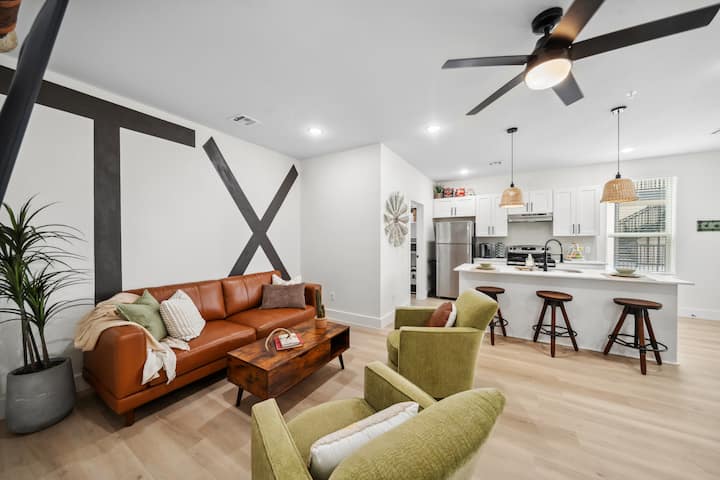 Gated Parking, Near Downtown, Museums, Bayou Trail - South Houston, TX