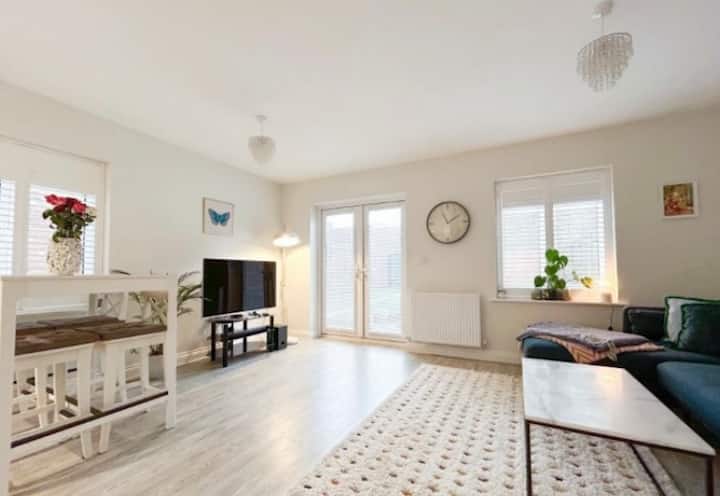 Light, Airy Contemporary Home - Crowborough