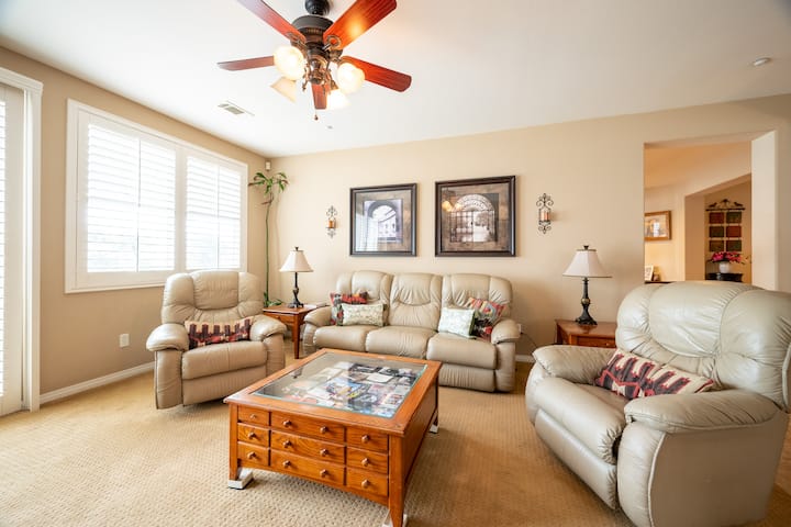 Spacious Cozy Home With Private Pool - Glen Helen Regional Park, San Bernardino