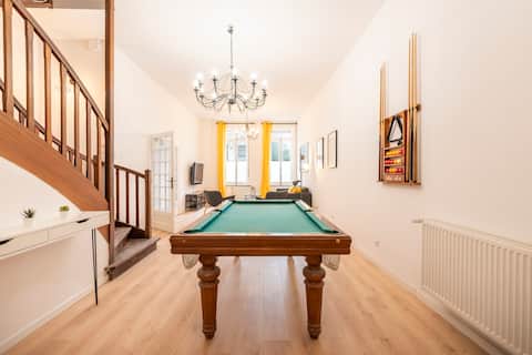 Professional House, 8 Bedrooms, Billiards Table, Laundry Room | Parking