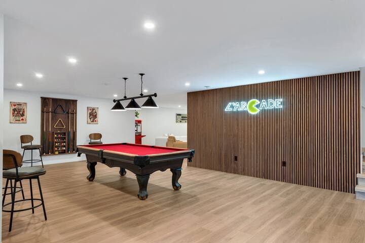 Luxury Home • Hot Tub • Arcade gallery image 3