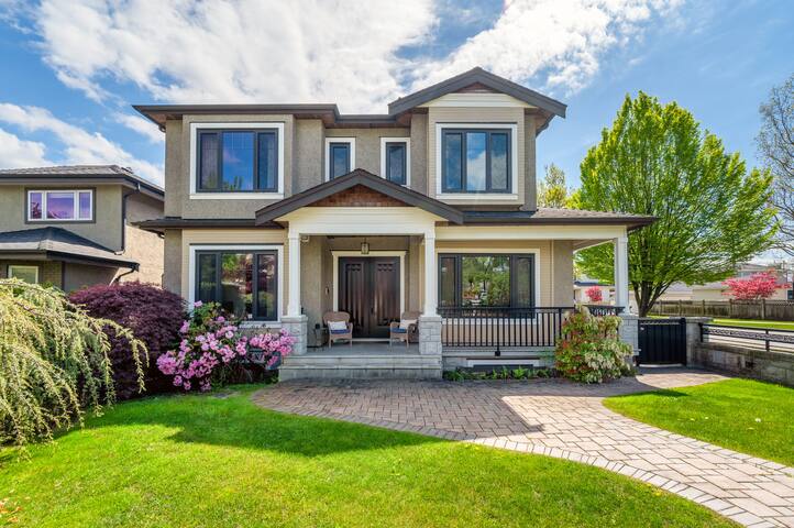 Big 6BR 9BED | 10 min DT/Airport gallery image 5