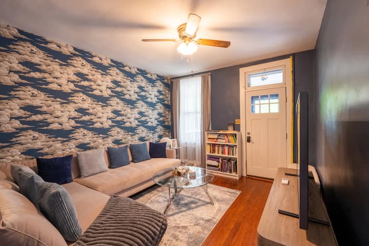 Modern Hampden Getaway Free Parking - Baltimore, MD