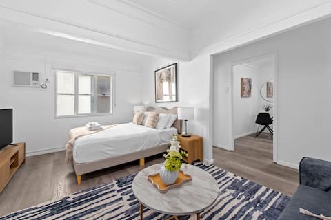 Popular Airbnb listing: Modern City Centre Studio ~ Short walk to Hospital in Spring Hill
