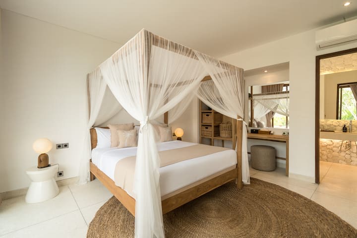 Villa F: 4 BR Hidden Paradise in the Heart of Ubud