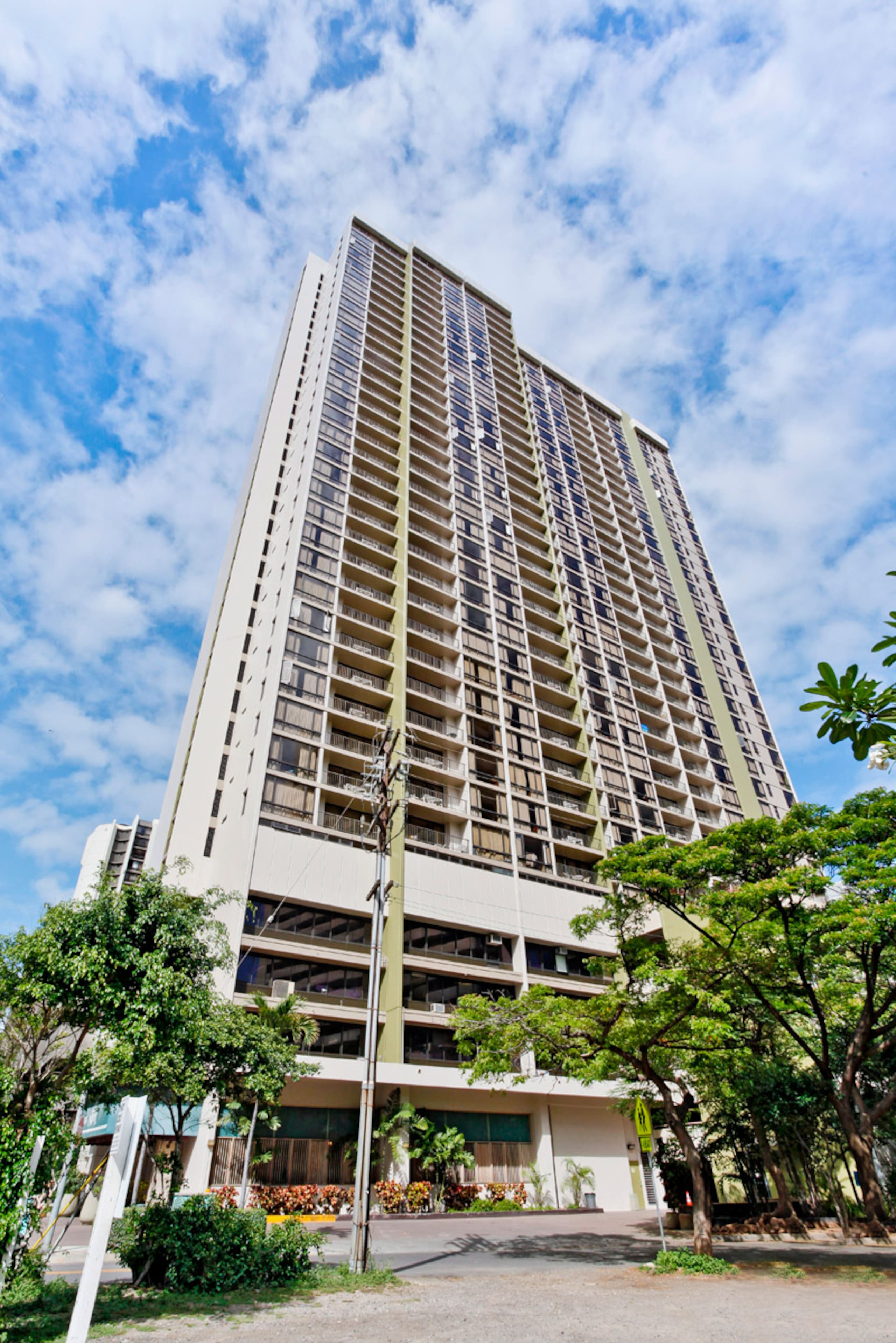 Condo in Honolulu · ★4.85 · 1 bedroom · 2 beds · 1 private bath - Image 7