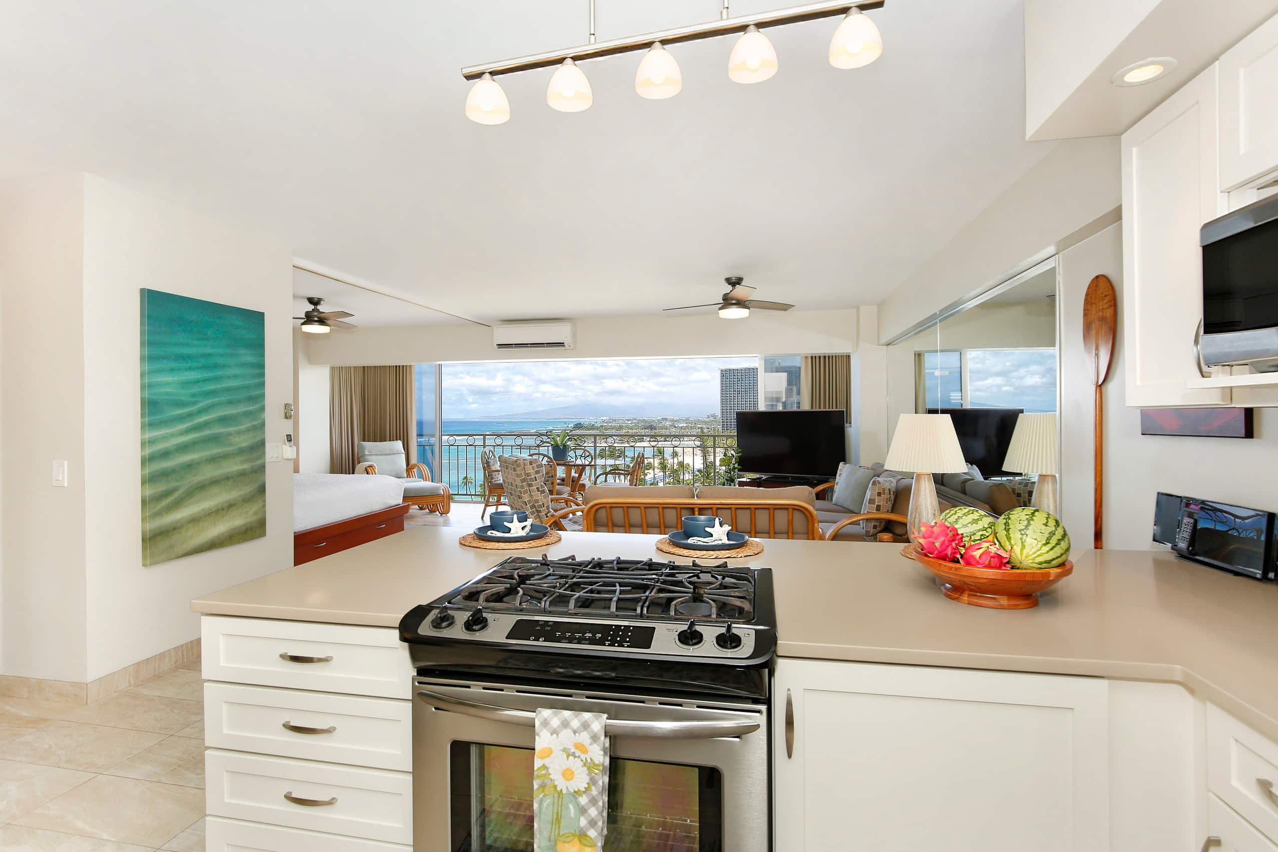 Condo in Honolulu · ★5.0 · 1 bedroom · 2 beds · 1 private bath - Image 14