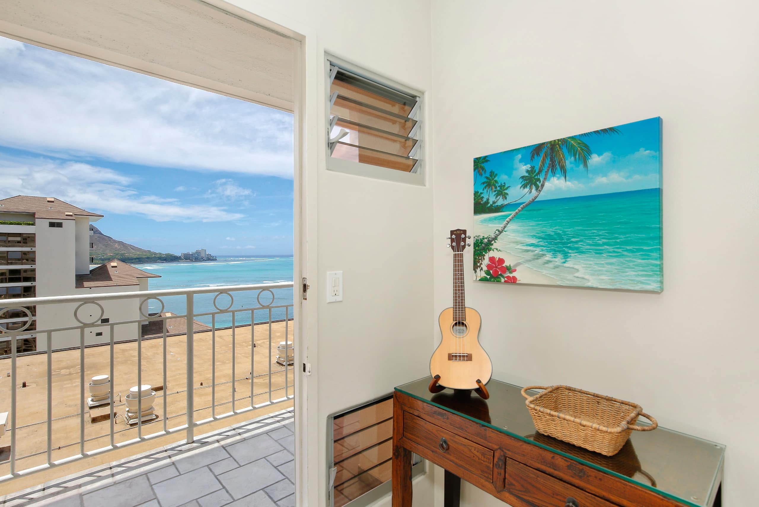 Condo in Honolulu · ★5.0 · 1 bedroom · 2 beds · 1 private bath - Image 2