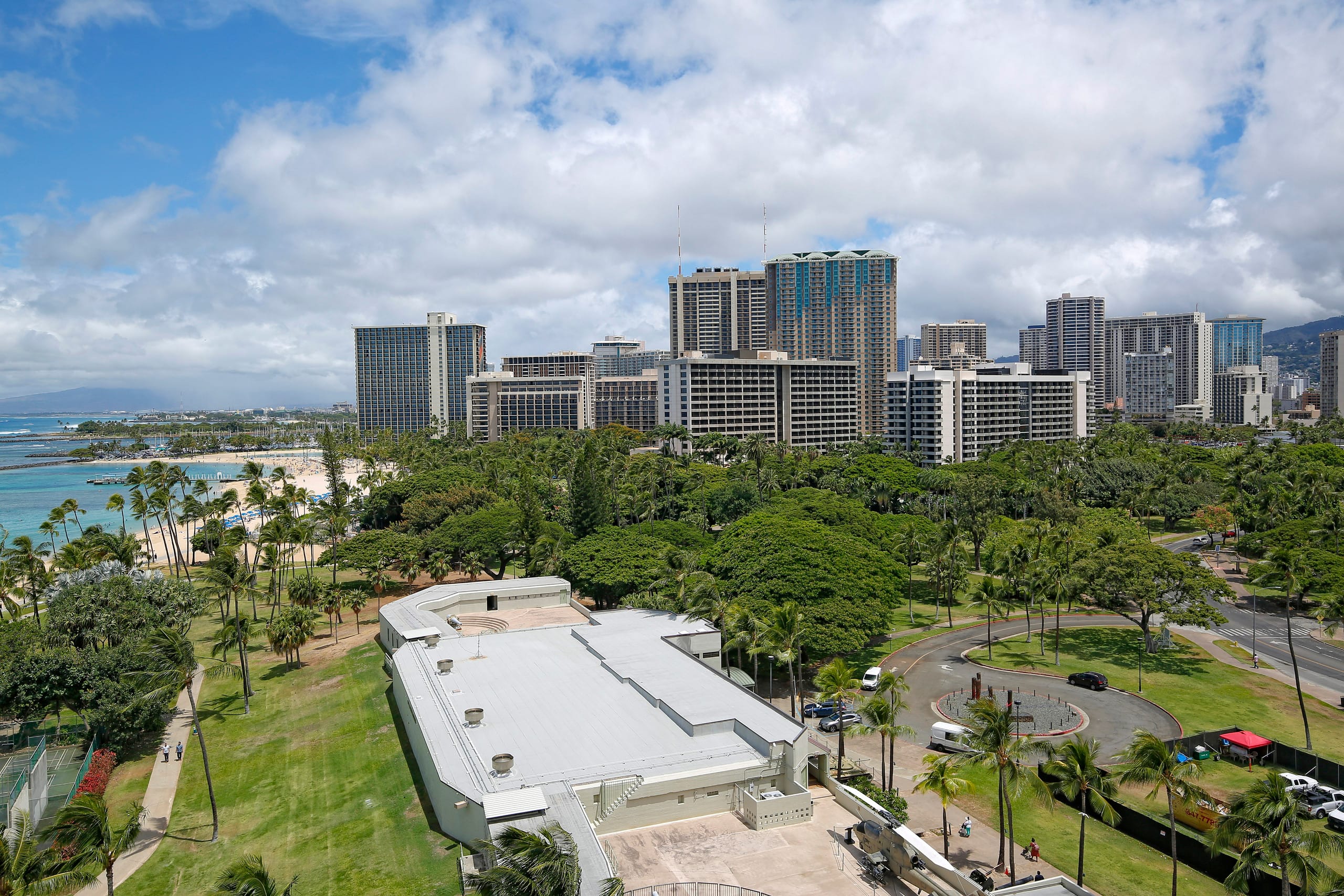 Condo in Honolulu · ★5.0 · 1 bedroom · 2 beds · 1 private bath - Image 32