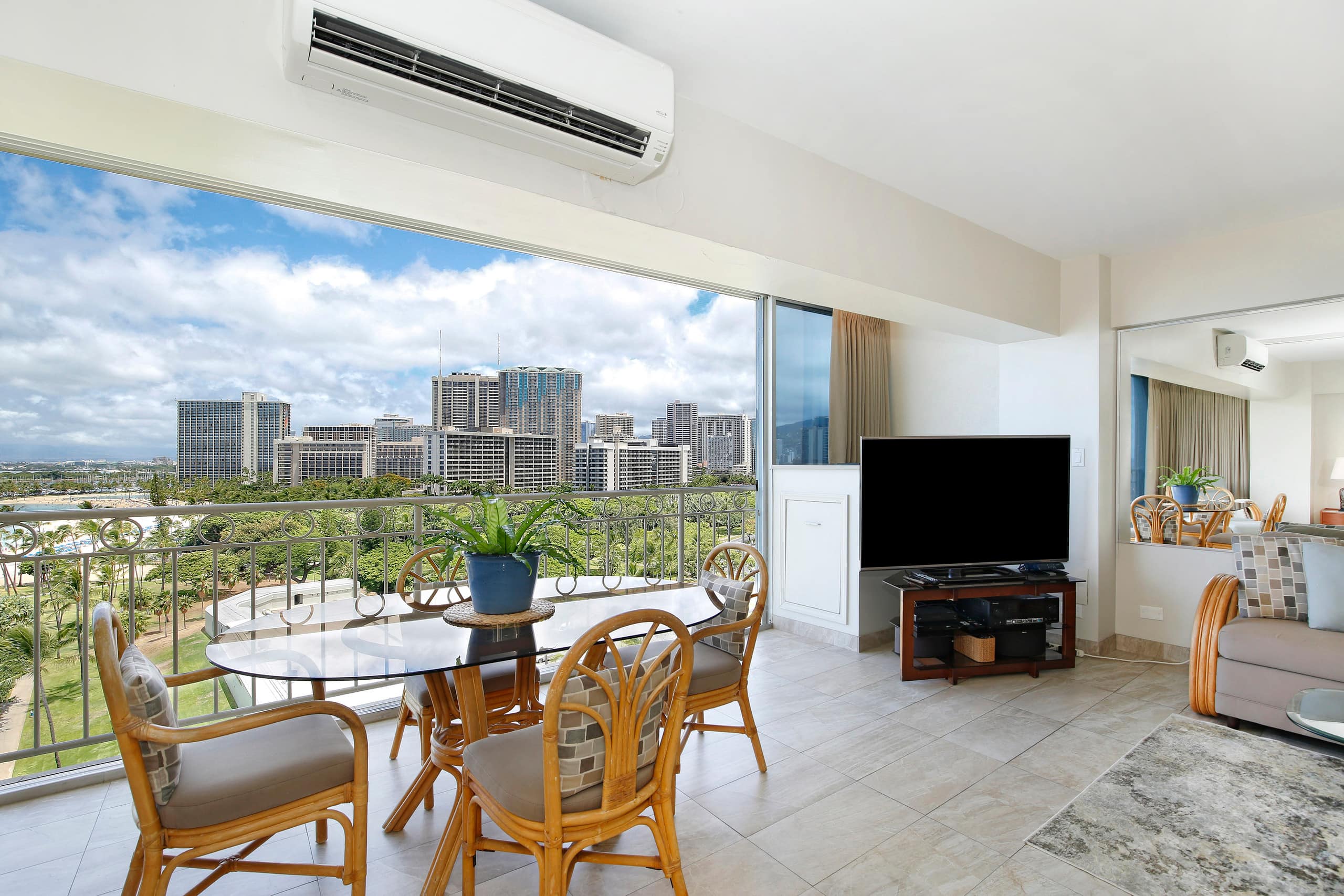 Condo in Honolulu · ★5.0 · 1 bedroom · 2 beds · 1 private bath - Image 16
