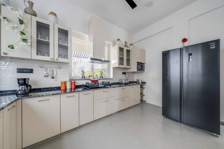 Full kitchen image 2
