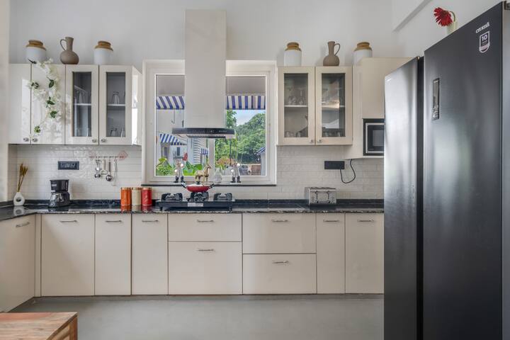 Full kitchen image 1