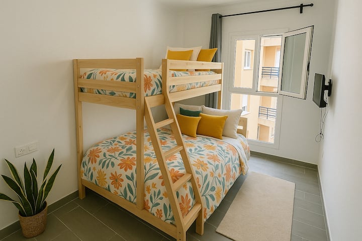 Dormitorio con cama litera