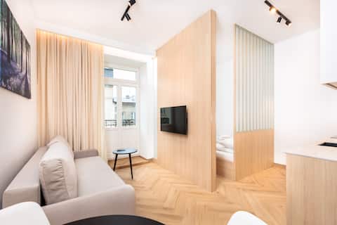Successful Airbnb property: City of the Kings-Riverside K22M28 in Zwierzyniec