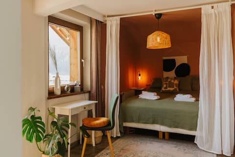 Mountain Chill - Room with Balcony & Breakfast Included