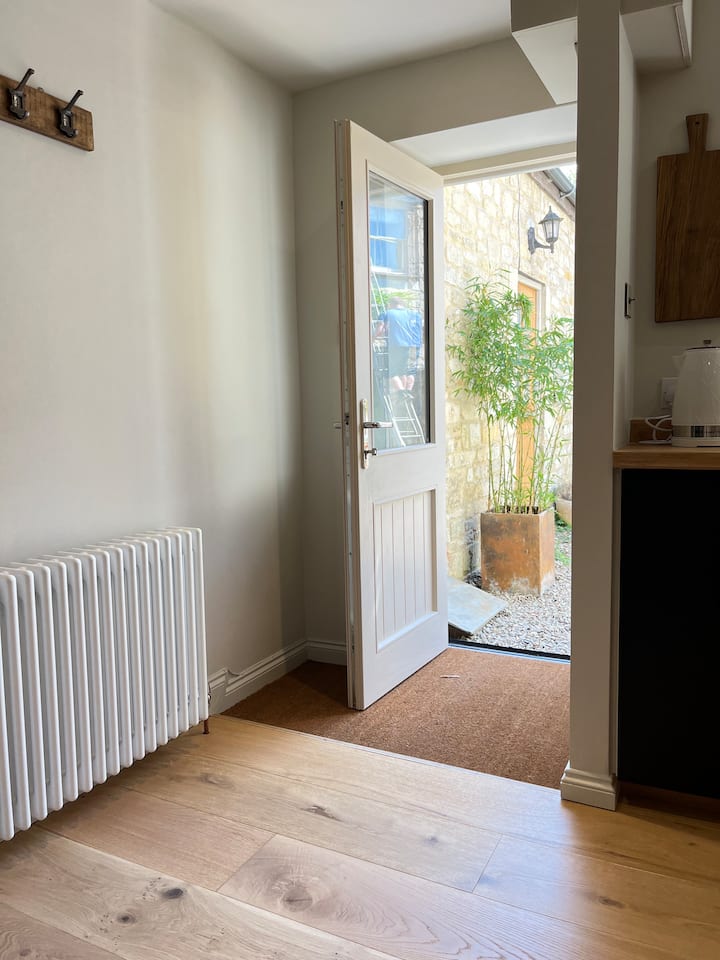 5 The Mews, Holt Nr. Bath. Ev Charger & Parking - Bradford-on-Avon