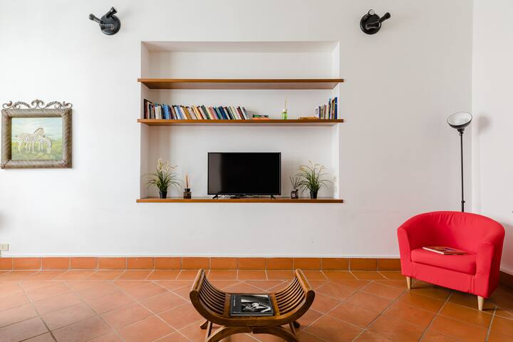 Trevi XVII Century Roman Loft gallery image 2