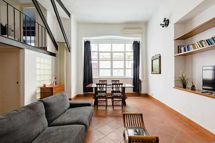 Trevi XVII Century Roman Loft