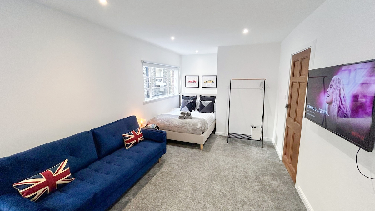 Slaap lekker in een knus tweepersoonsbed met schoon beddengoed